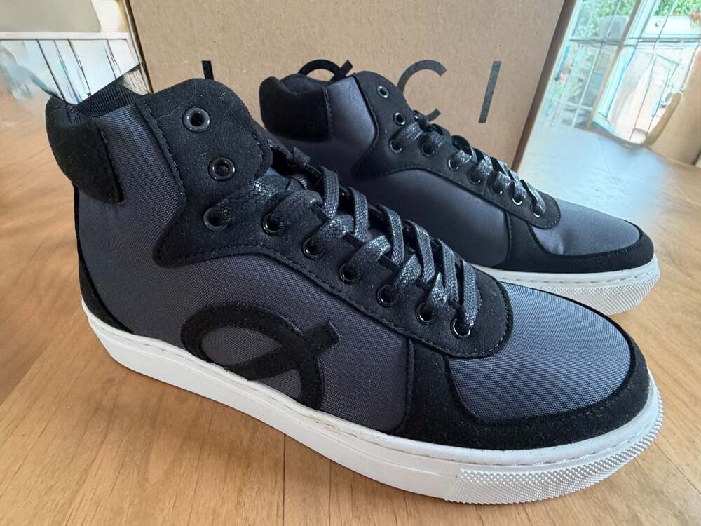 LØCI Eleven Vegan Mid-Top Sneakers in Black and Grey EU 38